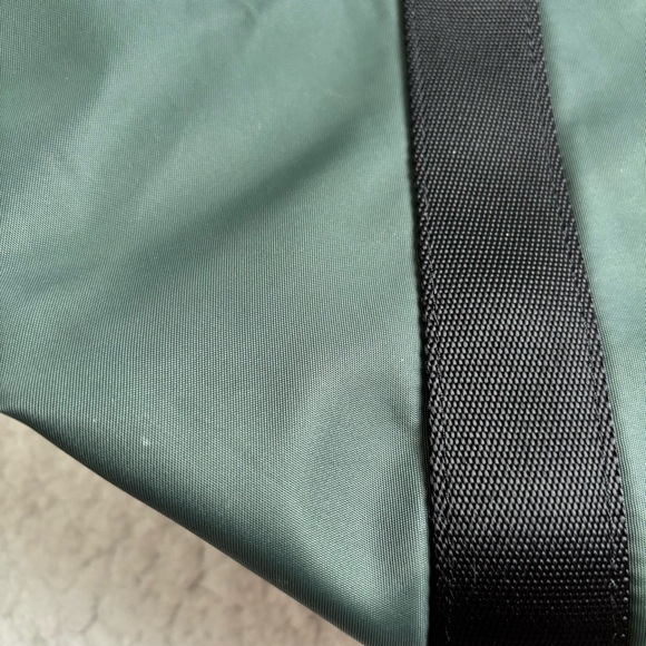 BLACK FRIDAY SALE!  Lululemon Take It On Tote Bag 24L Smoked Spruce Neo Mint - Picture 14 of 16